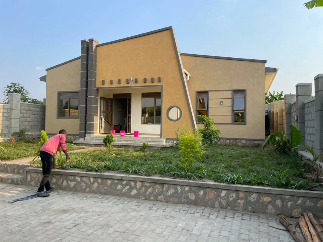 MIO — 3-Bedroom House — Kakiika, Mbarara